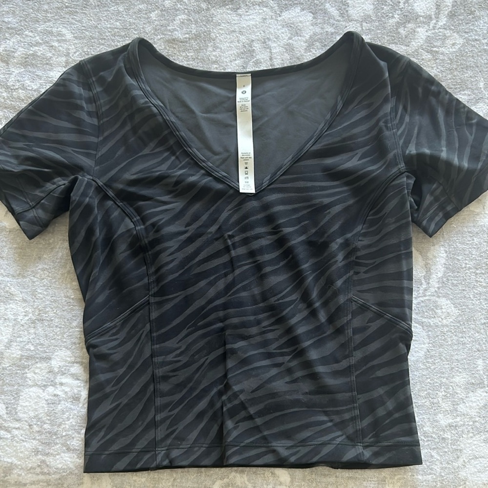 Lululemon crop top size 6